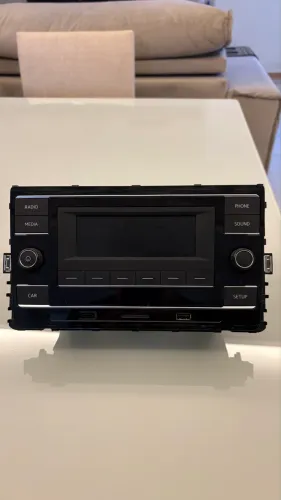 Rádio Original Volkswagen Polo Track 2024 - Bluetooth, USB e Comandos de Veículo