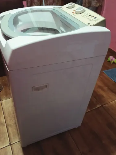 Vendo máquina de lavar Brastemp, 8 kg com um pequeno defeito
