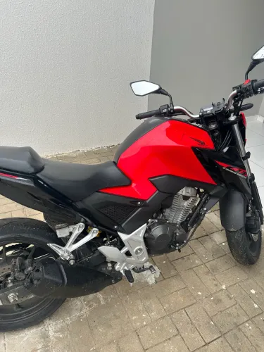 Moto CB 300f