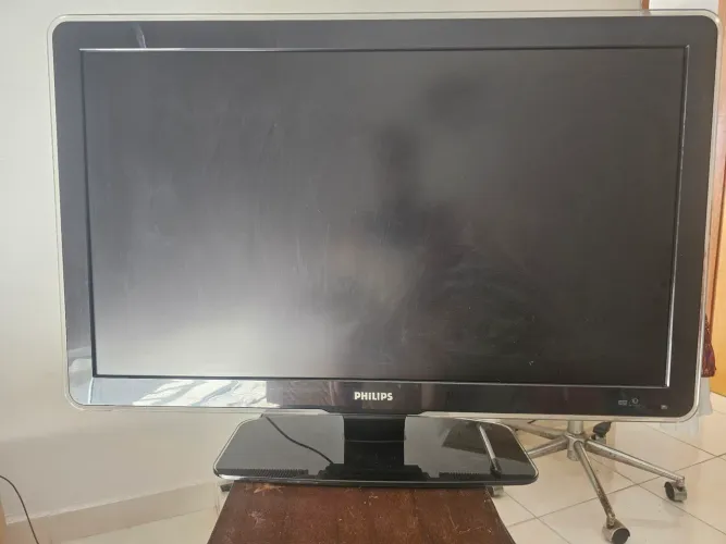Vendo TV Philips LCD 42 polegadas 