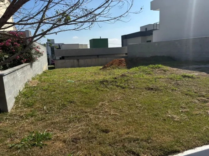 Oportunidade - Terreno Plano em Condomínio - Reserva Aruanã - Loteamento Floresta - 250m².