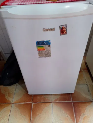 Vendo este frigobar 800reais