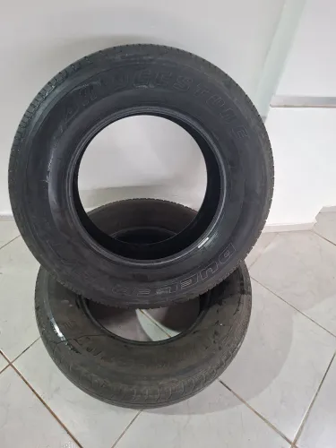  Par de Pneus usados aro 17 
