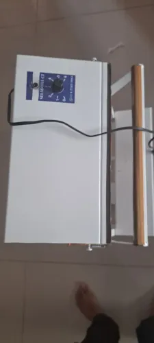 Tenho essa linda seladora de líquido pra vender nova pra voce fecha suas embalagens loqu