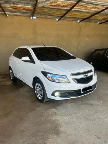 Chevrolet Onix Hatch LT 1.4 8V Flex Power Mec. 4P 2015
