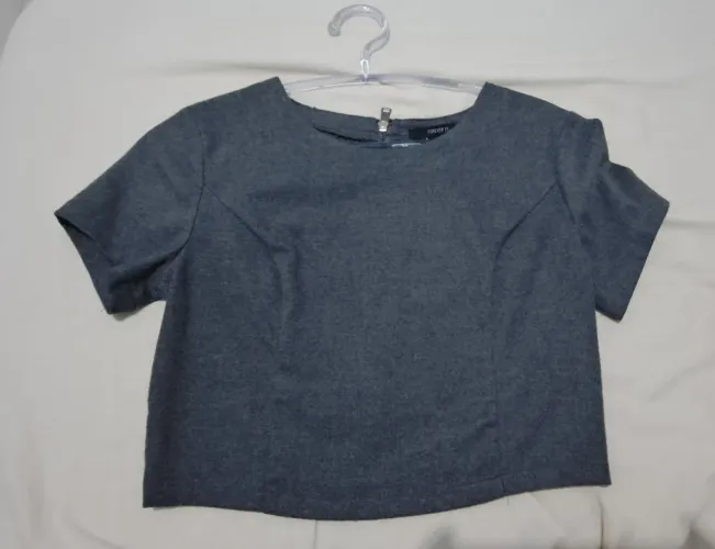 Cropped cinza