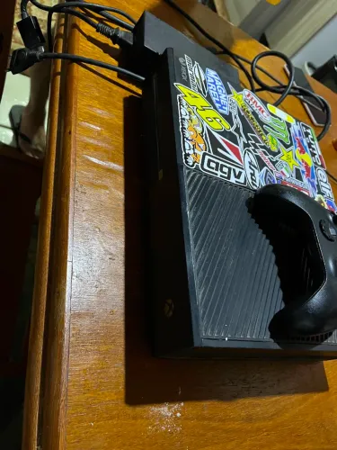 Vendo Xbox one fat 500gb, tudo funcionando certinho acompanha um controle um gta 5
