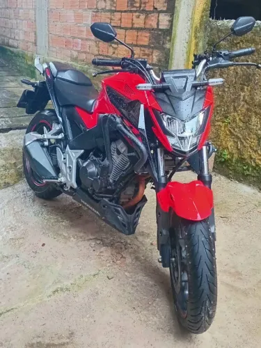 Moto em perfeita condições semi-nova