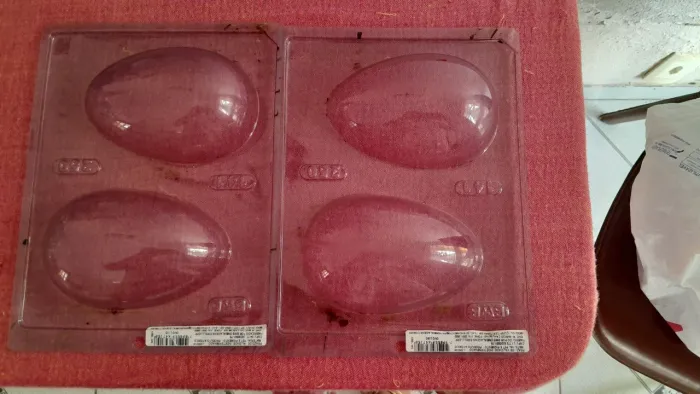 Moldes para fazer chocolate.