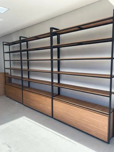 Prateleiras estilo industrial