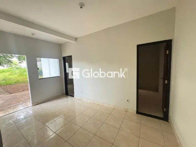 Casa à venda em Vila Oliveira 2 Quartos, 1 Vaga, 80 m²