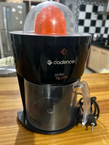 Espremedor de suco CADENCE