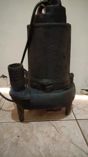 Bomba submersa trifasica