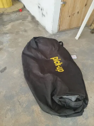 Vendo um grande bolsa .