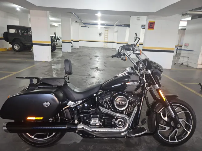 Harley Davidson Sport Glide impecável, para motociclistas exigentes