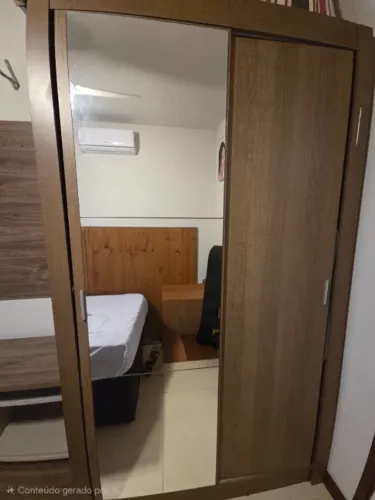 Guarda-Roupa 2 Portas de Correr com Espelho - Ótimo Estado