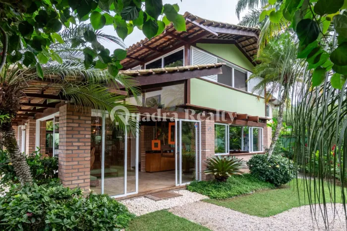Casa a 60 metros da praia em Itamambuca