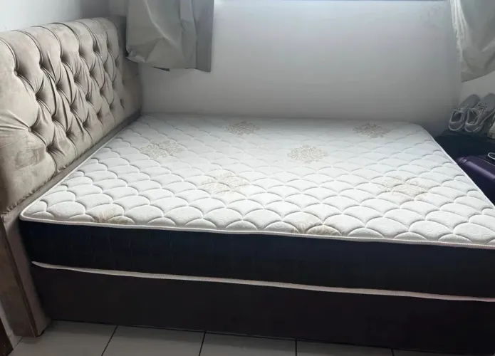 Cama box com cabeceira estofada