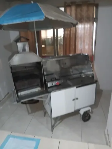 Vendeu se carrinho  de cachorro  quente com churrasqueira  topp