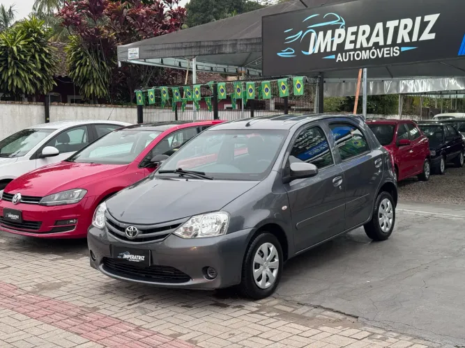 Toyota Etios X 1.3 Flex 16V 5P Mec. 2014