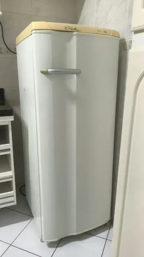Geladeira Electrolux RE28 - Funcionando Perfeitamente