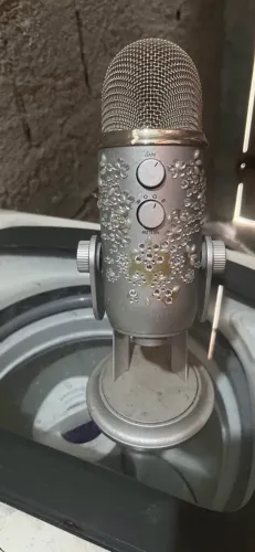 Microfone condensador Blue Yeti