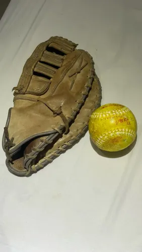 Kit Luva de Beisebol/Softbol + Bola - Usado