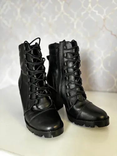 Bota Feminina You Shoes em Couro, Cano Médio, Salto Bloco - Tam. 34