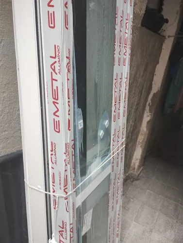 Porta balcão para sacada em alumínio
