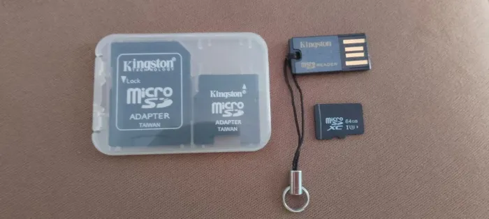 Kit 2 adaptadores Kingston para Cartão SD + 1 cartão SD 64gb + 1 leitor SD Kingston