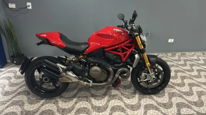 Ducati Monster 1200S