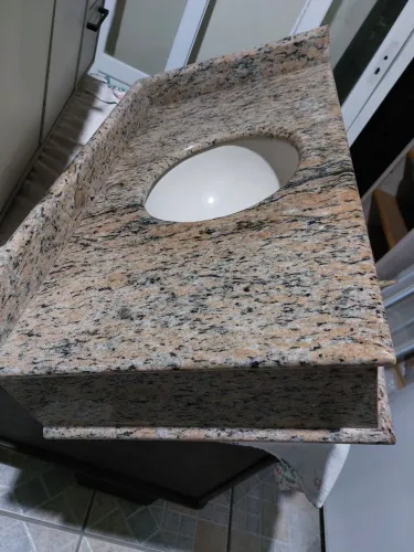 Granito amarelo para banheiro