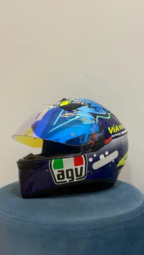 Capacete AGV - Tamanho M 57/58 - Estado de novo