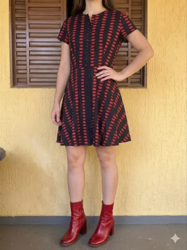 Vestido zara, estampa de beijos, tamanho M