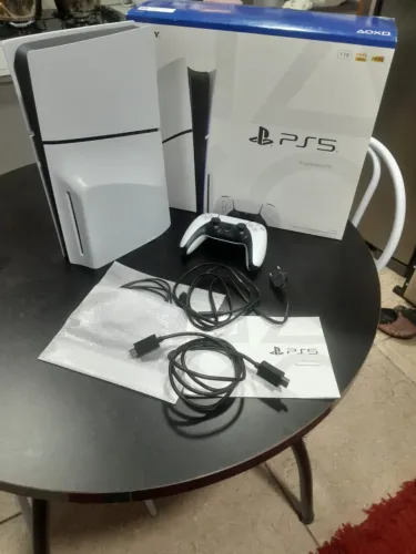 PS5 SLIM 1TB COM DISCO - semi-novo  pouco usado