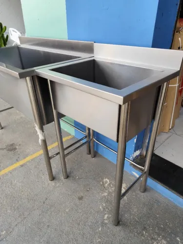 Tanque Inox 0,60x0,50x0,90cm com Tampo Chapa 22# e Pés Tubulares