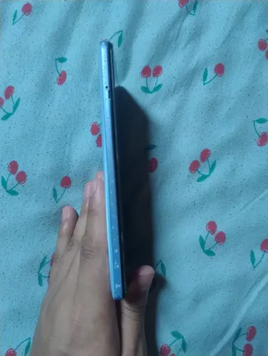 Vendo esse celular tá pegando tudo bem só tem trinco