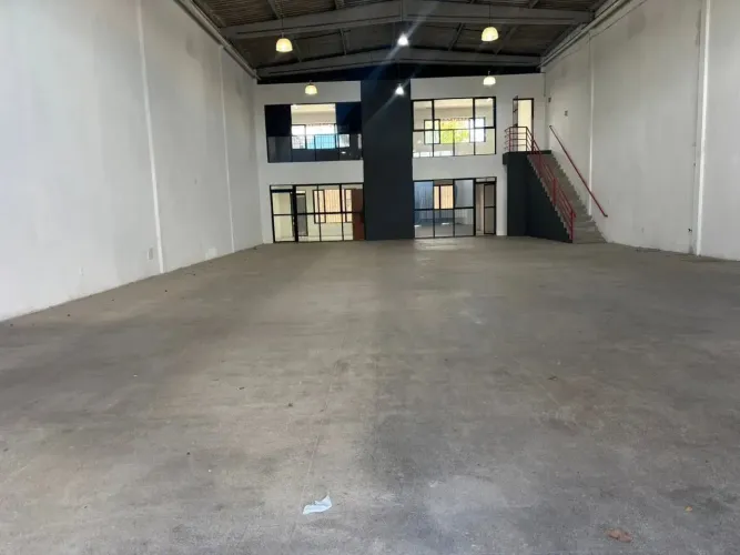 ALUGO GALPÃO COMERCIAL LOCALIZADO NO FEITOSA