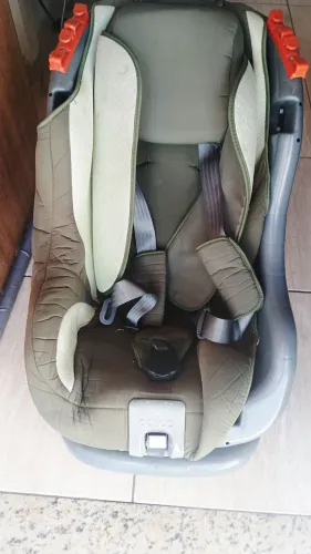 Vendo cadeirinha automotiva para criança