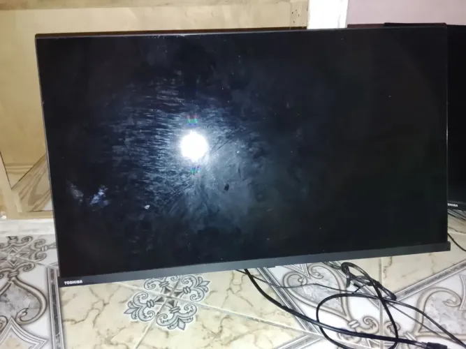 2 TVs Toshiba com um aparelho Roku para conserto/peças - R$1,000