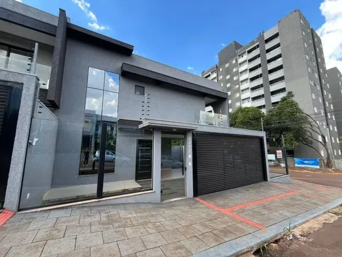 Casa com 3 Quarto(s) e 5 banheiro(s) para Alugar, 140 m² por R$ 5500 / Mês