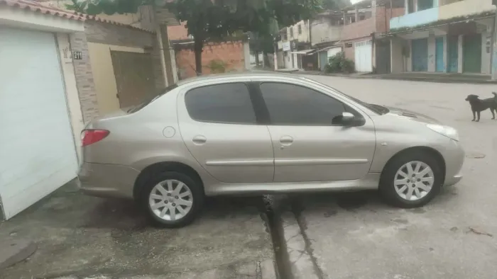 Peugeot 207 Sedan Passion XR 1.4 Flex 8V 4P 2013