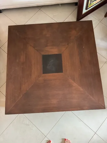 MESA DE CENTRO QUADRADA EM MADEIRA - 1,00 x 1,00 m