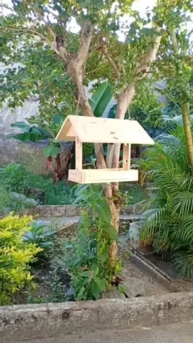 COMEDOURO EM MADEIRA ARTESANAL PARA PÁSSAROS - TODO PARAFUSADO