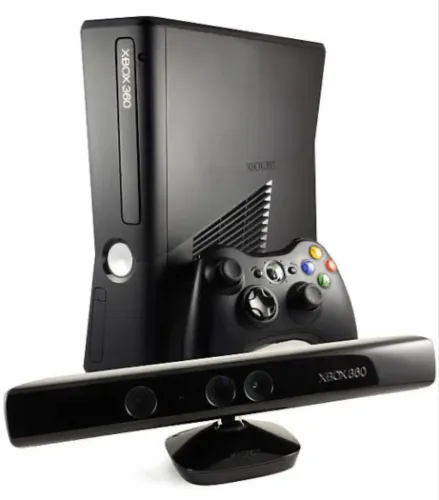 Xbox 360 em ótimo estado , com quase 50 jogos e duas manetes