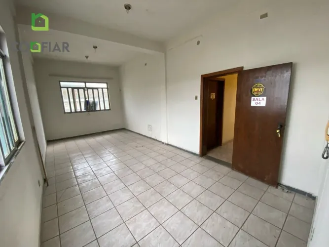 SALA COM 28 METROS E 1 BANHEIRO NO BARRIO GLORIA