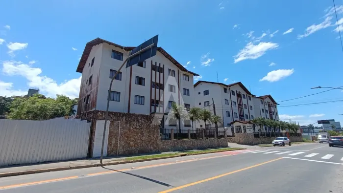 Apartamento com 02 quartos e uma suíte, possui 01 vaga de garagem, localizado no bairro Am