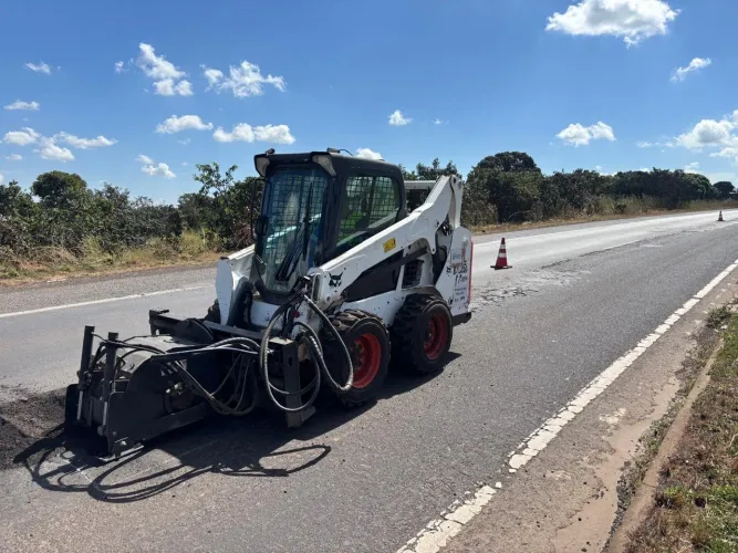 Bobcat s570 com fressadora