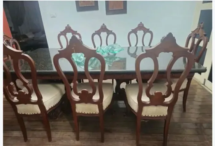 Antiguidade Mesa de madeira com 8 cadeiras