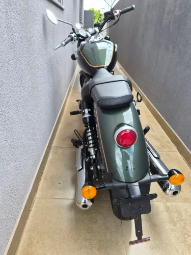 Royal Enfield Super Meteor 650 - baixo km